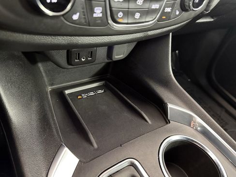 Used 2023 Chevrolet Traverse LT image 28