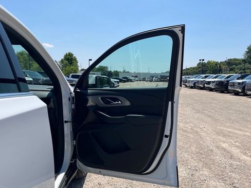Used 2023 Chevrolet Traverse LT AWD/4WD image 38