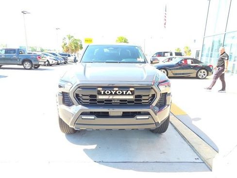 Used 2025 Toyota Tacoma SR5 image 9