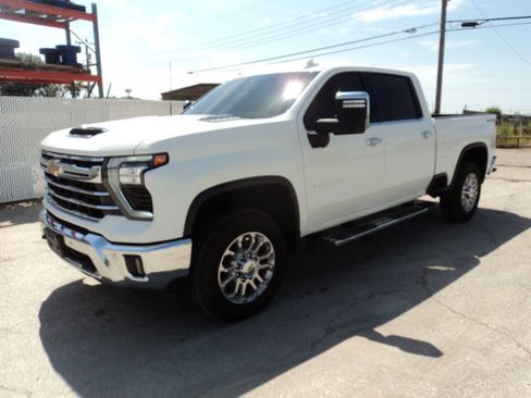 Used 2025 Chevrolet Silverado 2500 LTZ w/ LTZ Convenience Package AWD/4WD image 1