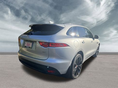 Used 2018 Jaguar F-PACE R-Sport image 5