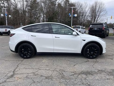 Used 2023 Tesla Model Y Long Range image 8