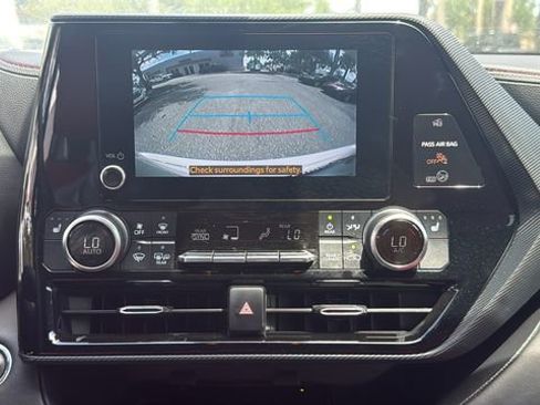Used 2023 Toyota Highlander XSE image 25