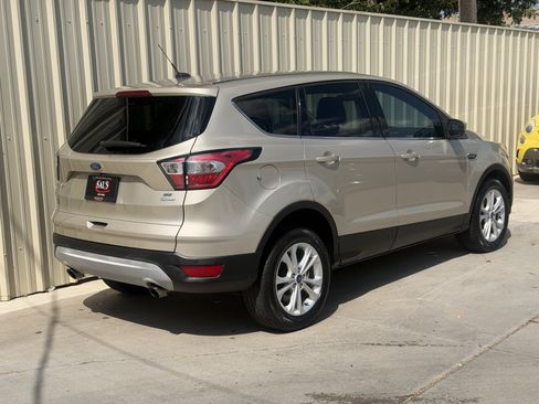 Used 2017 Ford Escape SE FWD image 5