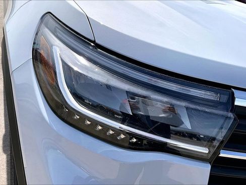 New 2026 Ford Explorer Active w/ Active Comfort Package image 15