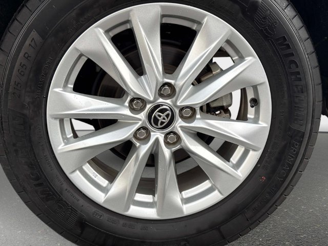 Used 2025 Toyota Corolla Cross LE FWD image 10