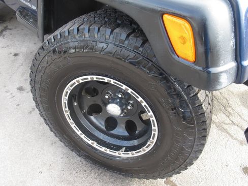 Used 2004 Jeep Wrangler SE w/ Full Face Tire & Wheel Group AWD/4WD image 4