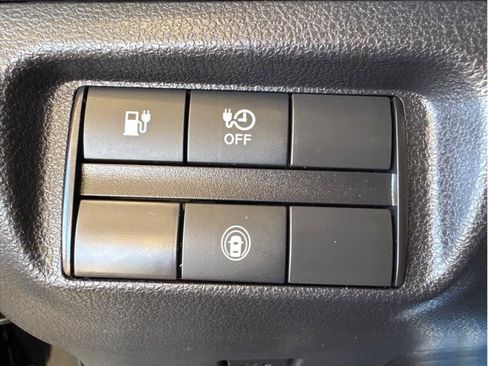 Used 2025 Nissan Leaf S image 23