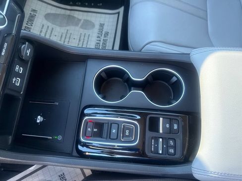 Certified 2023 Honda Pilot Touring image 12