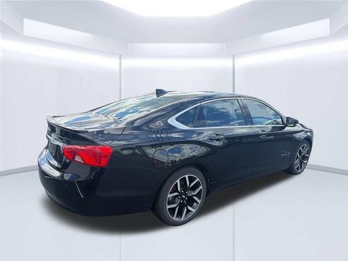 Used 2017 Chevrolet Impala LT FWD image 5