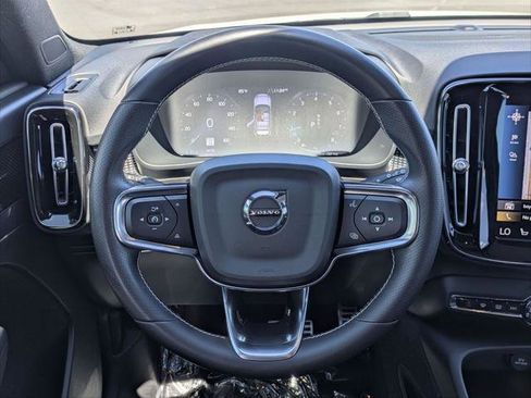 Used 2021 Volvo XC40 T5 R-Design w/ Climate Package AWD/4WD image 12