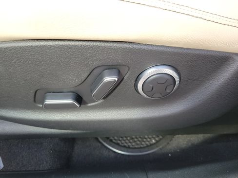 Used 2023 Genesis GV70 2.5T w/ Advanced Package image 15