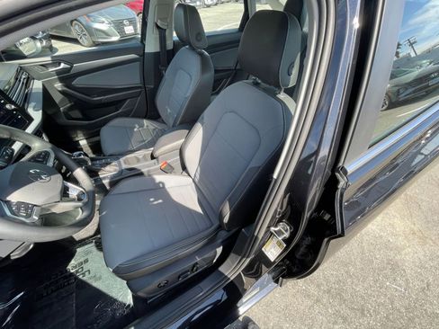 Used 2025 Volkswagen Jetta SE image 37