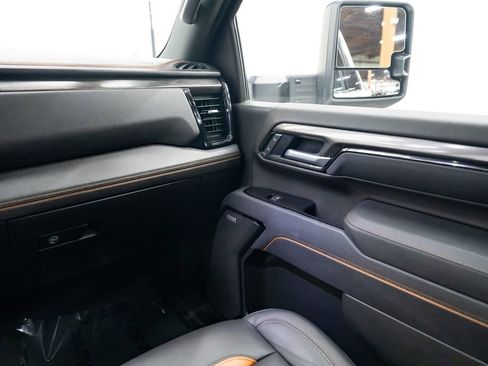 Used 2025 GMC Sierra 2500 AT4 w/ Technology Package AWD/4WD image 11