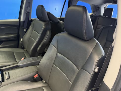 Used 2020 Honda Pilot Touring image 12