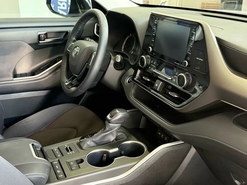 Used 2020 Toyota Highlander LE image 20