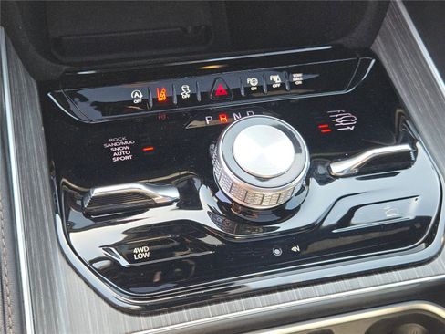 Used 2024 Jeep Wagoneer Series III w/ Premium Group I image 38