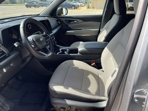 Used 2026 Chevrolet Traverse LT w/ Driver Confidence Package FWD image 11