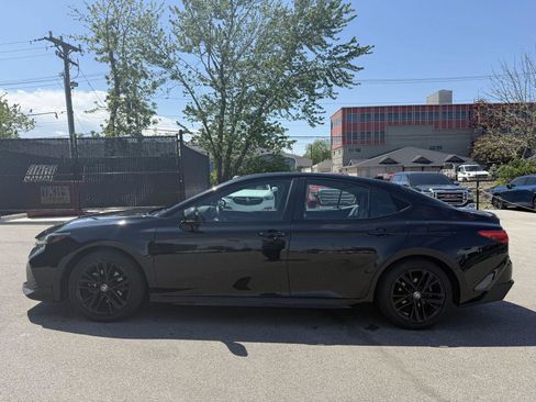 Used 2025 Toyota Camry SE FWD image 6