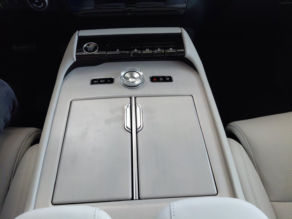 New 2026 Lincoln Navigator Premiere AWD/4WD image 18