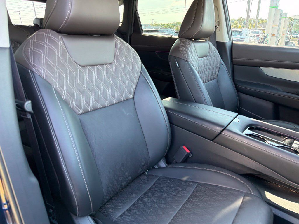 Used 2025 Nissan Murano Platinum w/ Cargo Package AWD/4WD image 11