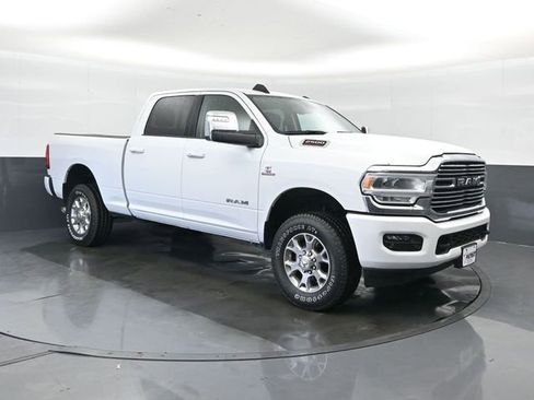 Used 2024 RAM 2500 Laramie AWD/4WD image 3