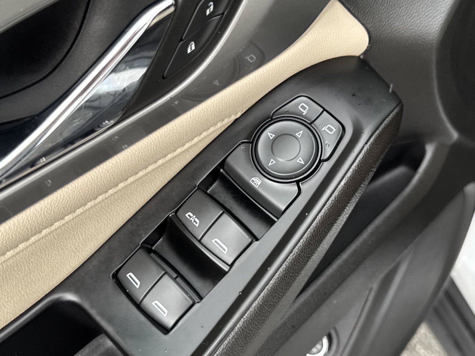 Used 2023 Chevrolet Traverse LT FWD image 18