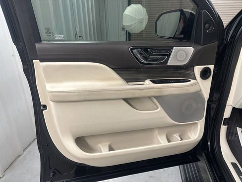 Used 2020 Lincoln Navigator Black Label w/ Cargo Convenience Package image 8