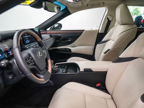 Used 2025 Lexus ES 300h w/ Accessory Package (Z2) FWD image 18
