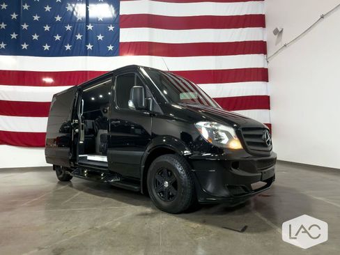 Used 2018 Mercedes-Benz Sprinter 2500 image 2