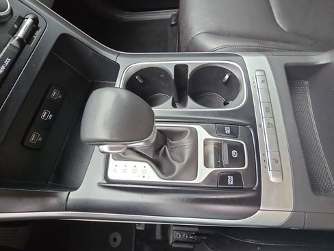 Used 2024 Kia Carnival LX FWD image 25
