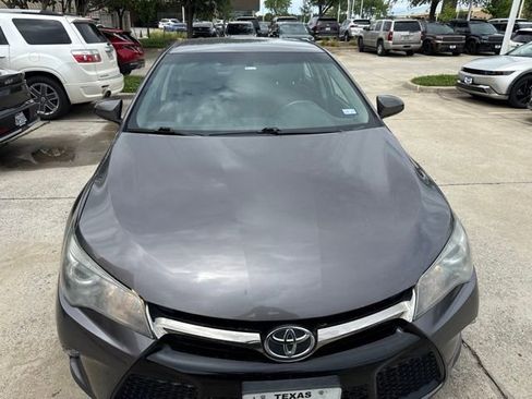 Used 2017 Toyota Camry SE FWD image 4