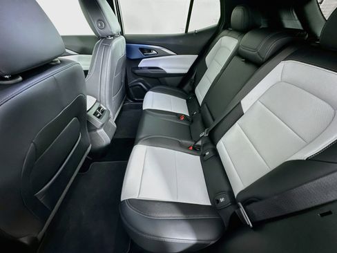 Used 2025 Chevrolet Equinox EV LT FWD image 28