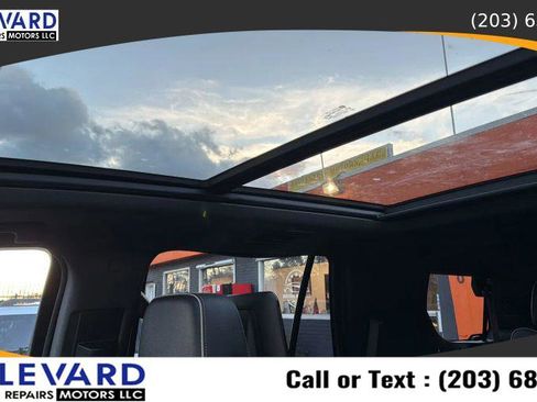 Used 2021 GMC Yukon SLT w/ SLT Premium Package image 16