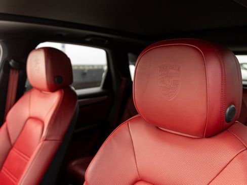 Used 2023 Porsche Cayenne image 23