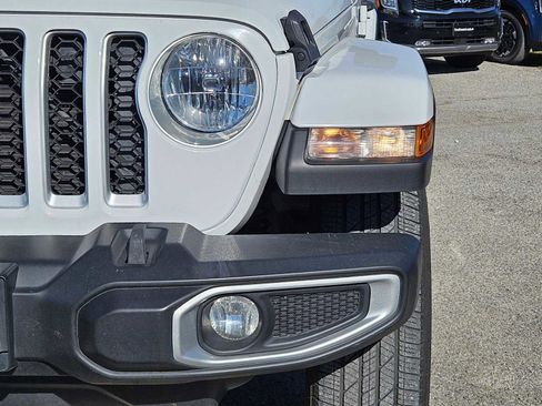 Used 2023 Jeep Gladiator Overland image 11