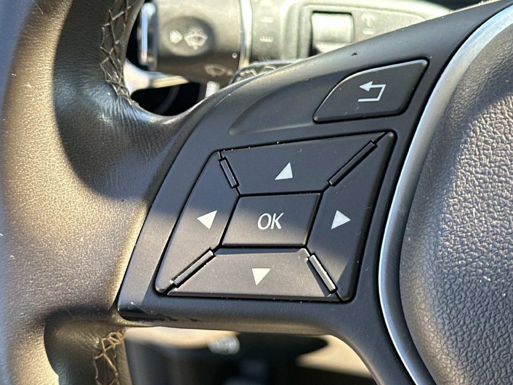 Used 2013 Mercedes-Benz GLK 350 4MATIC image 26