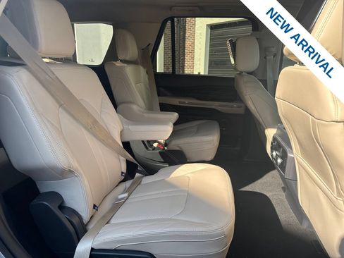 Used 2024 Ford Expedition Platinum AWD/4WD image 11