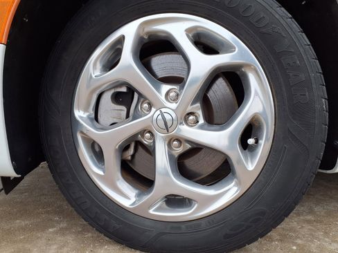 Certified 2021 Chrysler Pacifica Limited AWD/4WD image 37