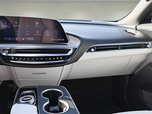 Used 2024 Cadillac Lyriq Sport image 11