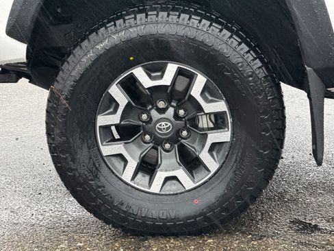 Used 2021 Toyota Tacoma TRD Off-Road w/ Technology Package image 28