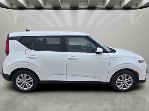 Used 2022 Kia Soul LX image 6