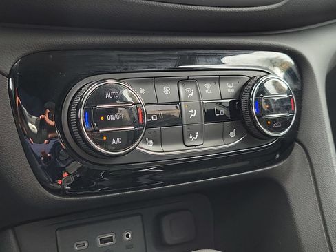 Used 2023 Buick Encore GX Select w/ Sport Touring Package FWD image 29