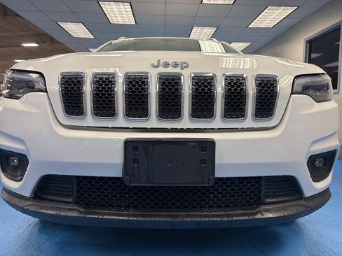 Used 2019 Jeep Cherokee Latitude Plus w/ Travel & Safety Group image 12