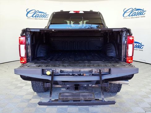 Used 2022 Ford F250 Platinum image 5