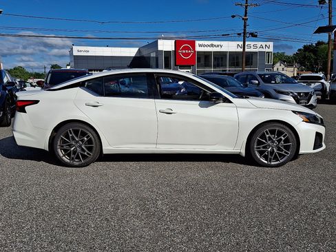 Certified 2023 Nissan Altima 2.0 SR FWD image 4