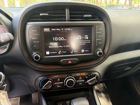 Used 2025 Kia Soul LX w/ LX Technology Package FWD image 20