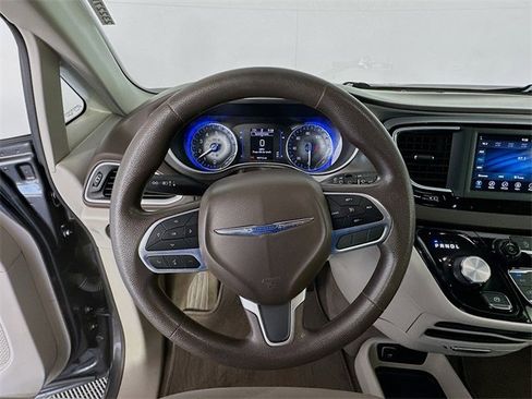 Used 2020 Chrysler Voyager LX image 11