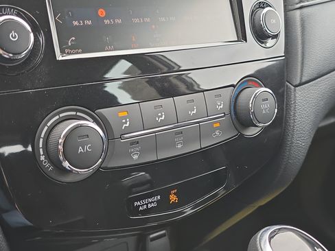Used 2019 Nissan Rogue S FWD image 16