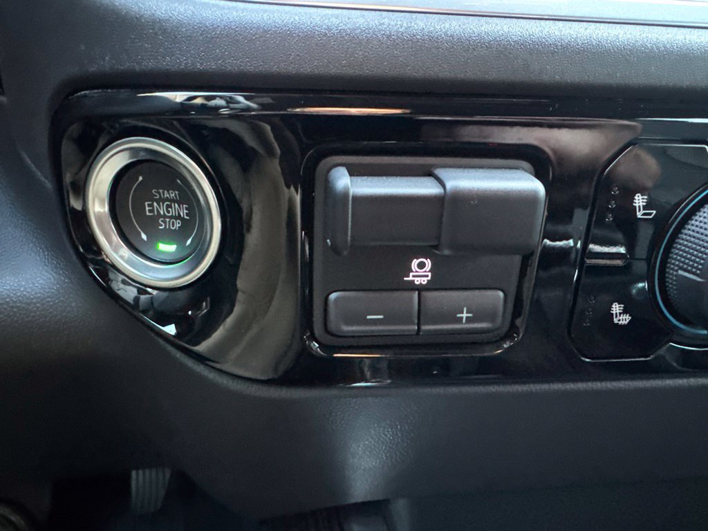 Used 2025 Chevrolet Silverado 1500 LT Trail Boss w/ Convenience Package II AWD/4WD image 26